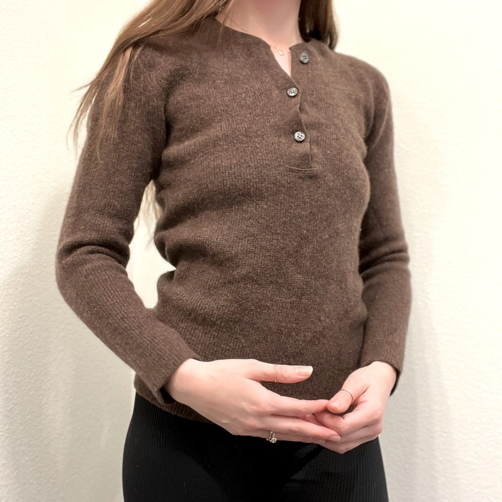 Marc Jacob’s 100% cashmere button up top size small